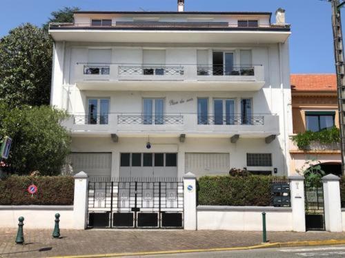 Grand Appartement De Standing "Reve Du Soir" De 170 M2 350 M De La Gare Lourdes Exterior photo